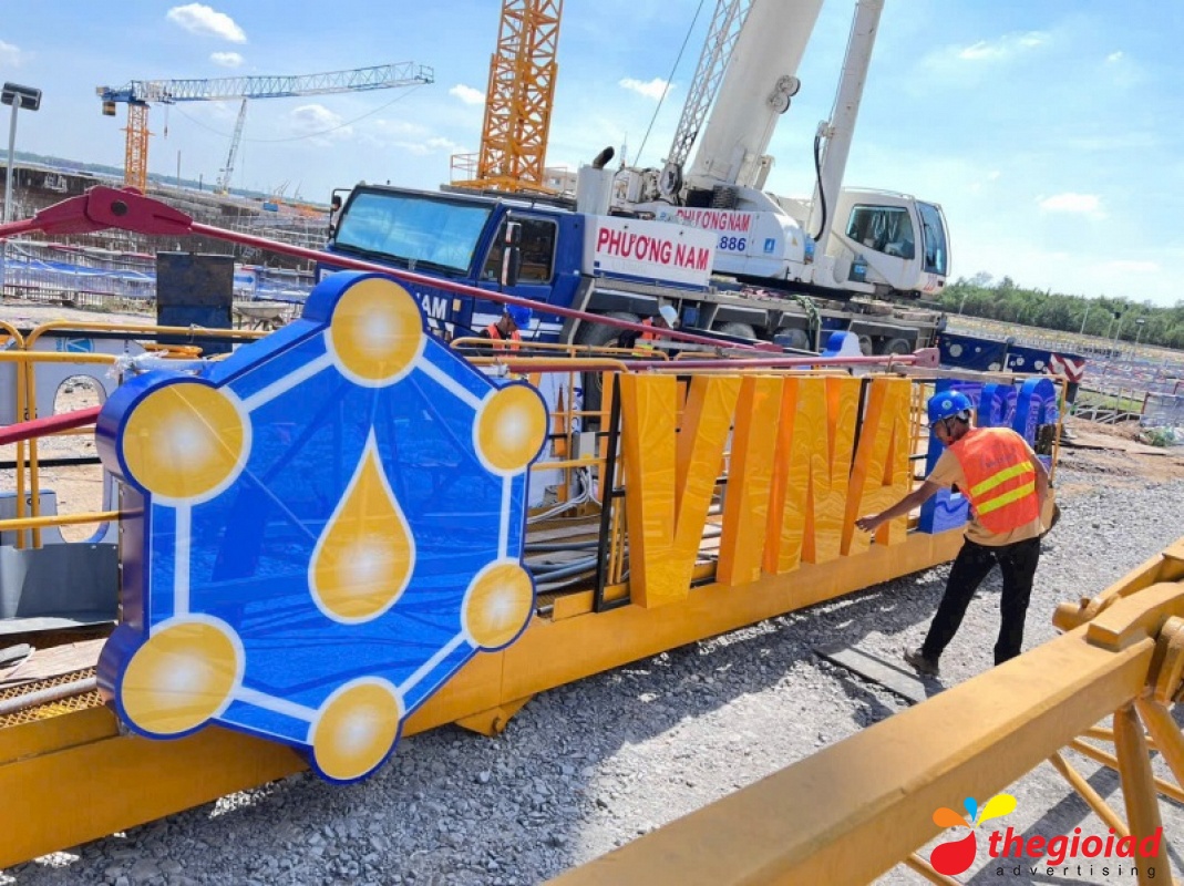 Bảng hiệu chữ Mica tòa nhà