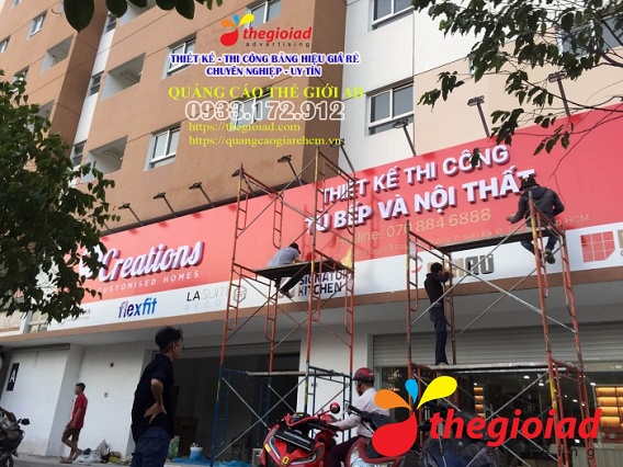 Mặt Dựng Alu - Chữ Mica