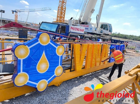 Bảng hiệu chữ Mica tòa nhà