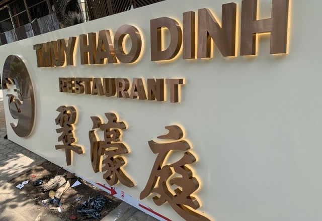 Công trình chữ Inox hắt sáng chân trong danh mục dự án Thế Giới AD