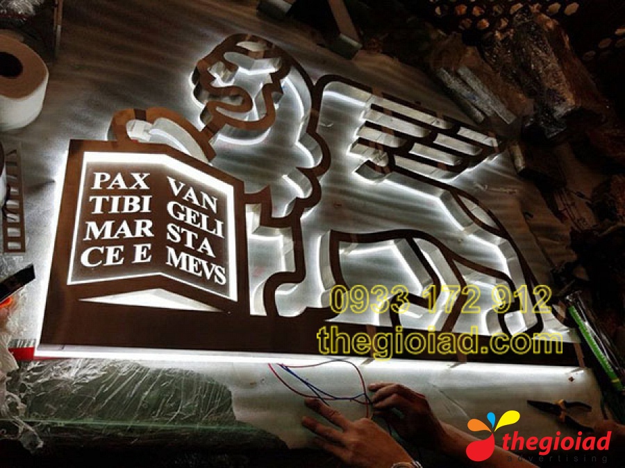 Ảnh bảng hiệu tham khảo – Thiết kế, thi công bảng hiệu chữ Inox tại Quận 1