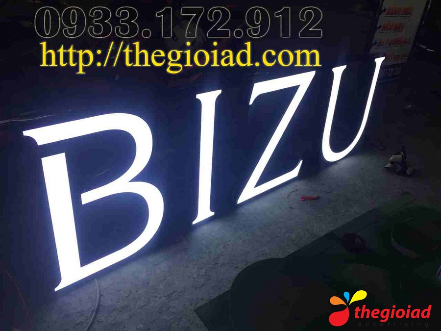 Bảng hiệu chữ nổi đèn led tổng hợp – góc nhìn 1