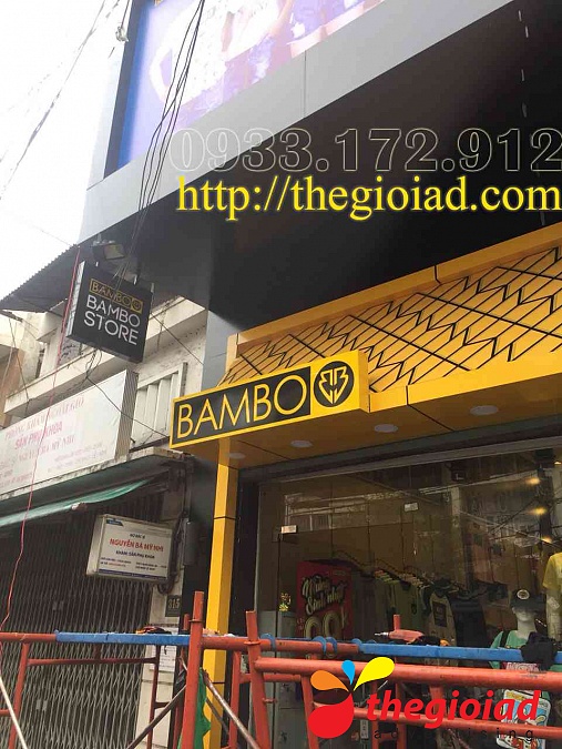 Bảng hiệu quảng cáo cửa hàng thời trang Bambo – góc nhìn 1