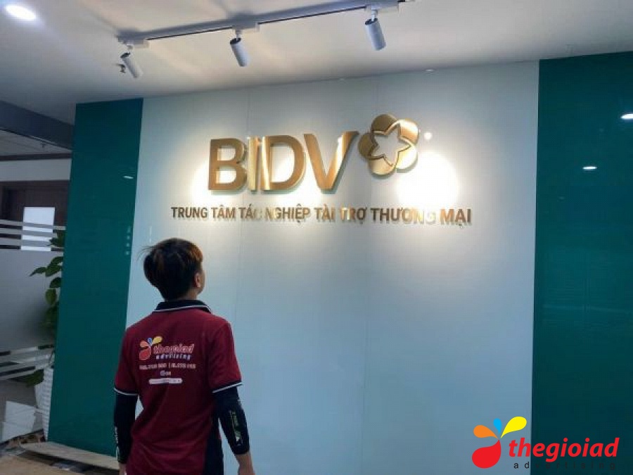 Ảnh bảng hiệu tham khảo – Các loại bảng công ty: biển tấm hay chữ rời?
