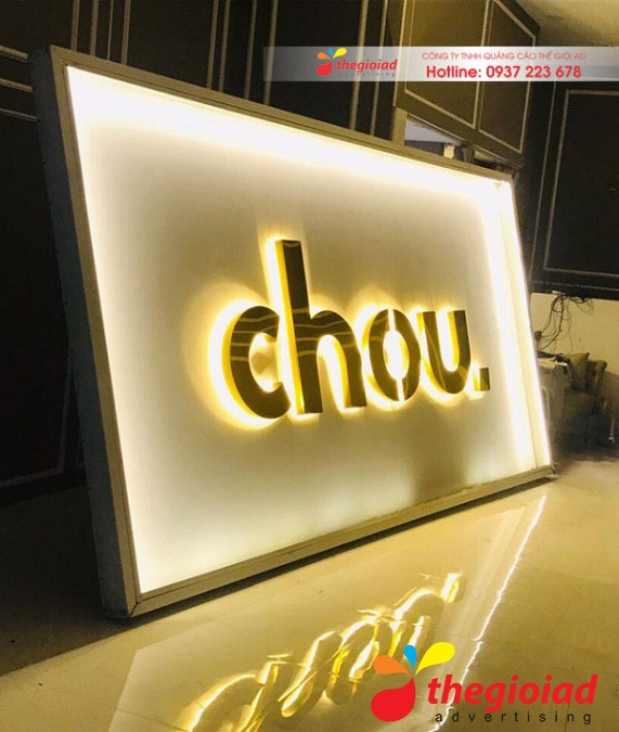 Ảnh bảng hiệu tham khảo – Chi phí chữ nổi Inox: đọc đúng vật liệu và quy cách
