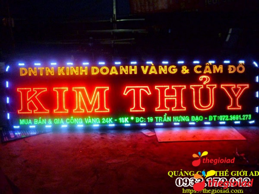 Ảnh bảng hiệu tham khảo từ bài viết Thế Giới AD