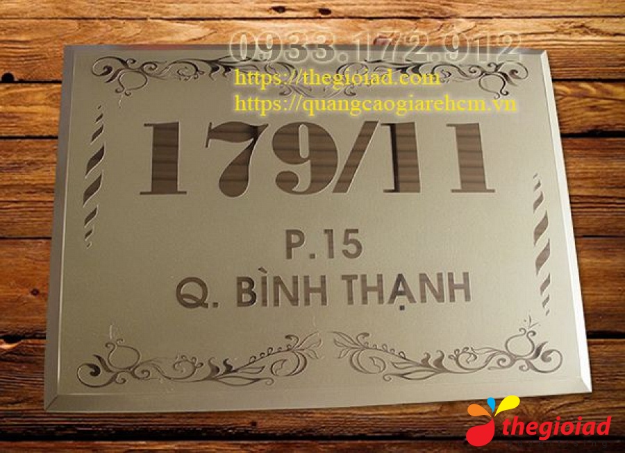 Bảng số nhà Inox - Mica – góc nhìn 2