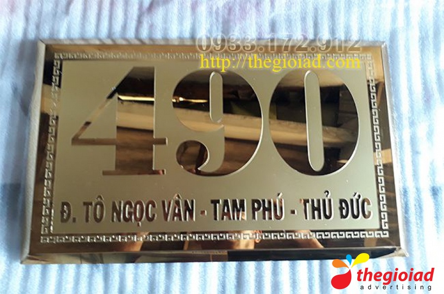Bảng số nhà 490 với số lớn và phần địa chỉ nền sáng