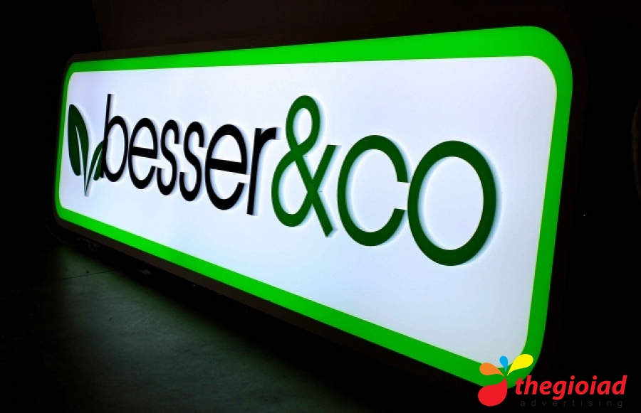 Biển Besser & Co chữ nhật ngang, nền sáng và viền xanh