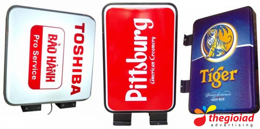 Nhóm biển hộp có logo Toshiba, Budweiser và Tiger