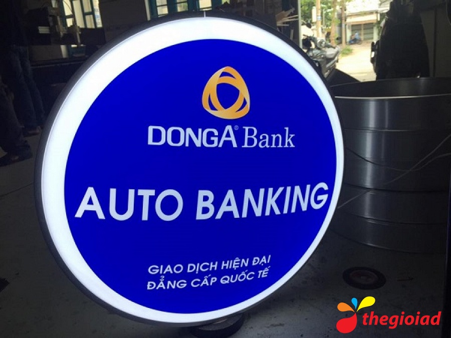 Biển tròn Đông Á Bank Auto Banking nền xanh và viền sáng