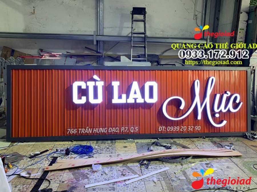 Ảnh bảng hiệu tham khảo từ bài viết Thế Giới AD