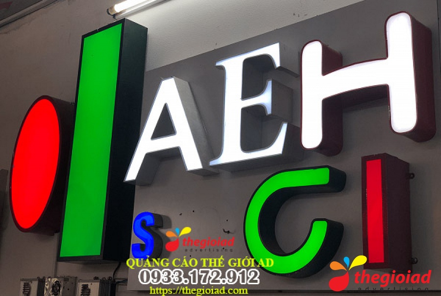 Ảnh bảng hiệu tham khảo từ bài viết Thế Giới AD
