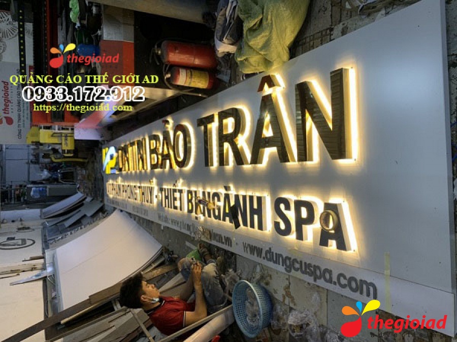 Bảng hiệu Chữ Inox - Đèn Led – góc nhìn 4