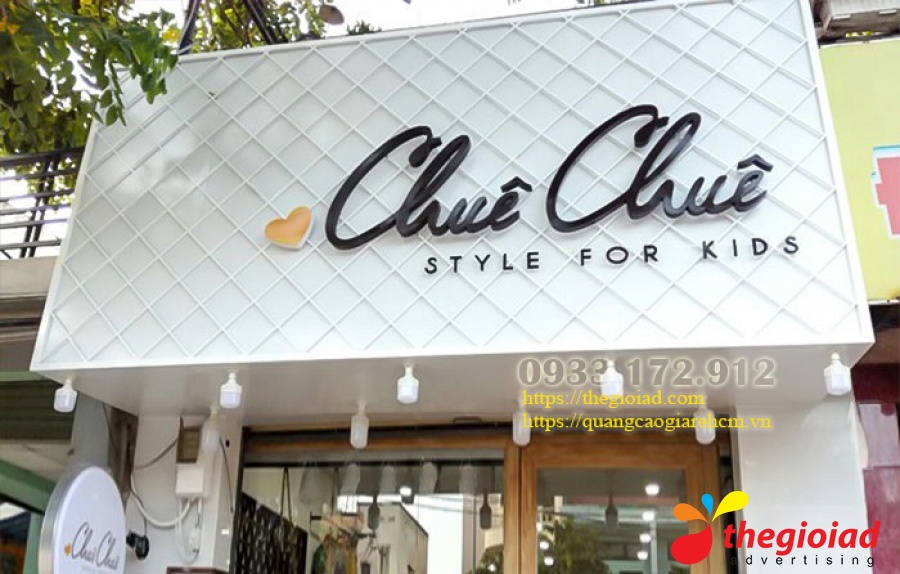 Hình bảng hiệu thời trang tham khảo – Mẫu bảng hiệu shop quần áo: chọn phong cách hợp mặt tiền