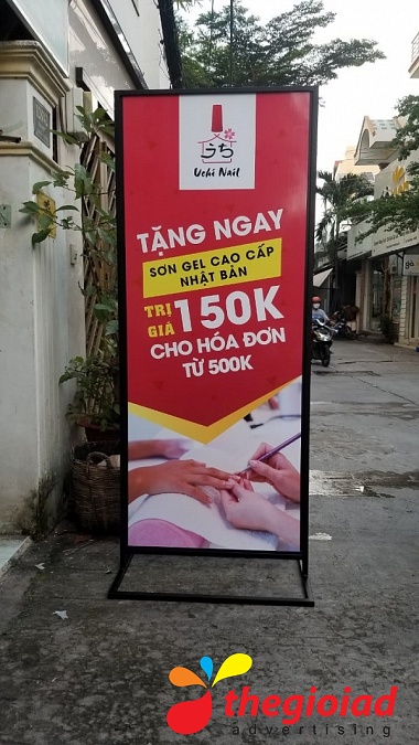 Mẫu Standee mới – góc nhìn 4