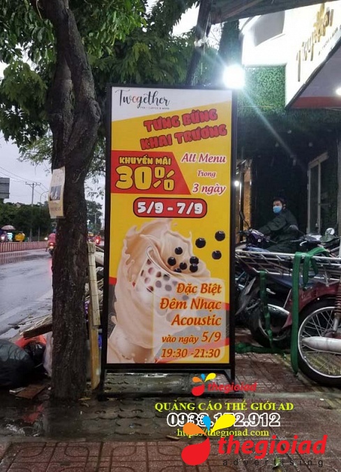 Bảng hiệu Standee – góc nhìn 7