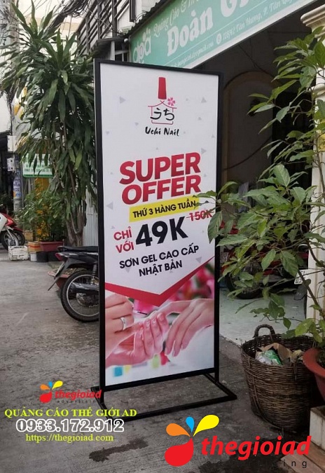 Bảng hiệu Standee – góc nhìn 8