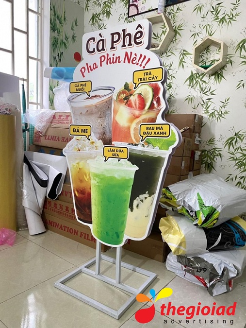 Hình cắt theo dáng ly đồ uống có chân đỡ