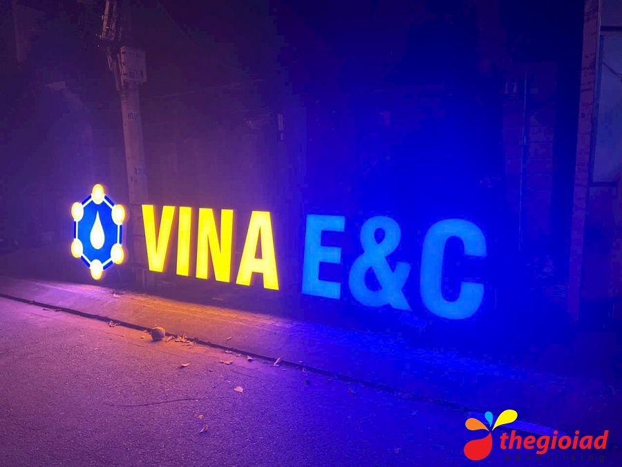 Bảng hiệu chữ Mica tòa nhà – góc nhìn 2