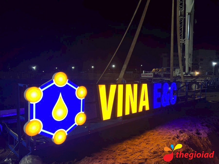 Bảng hiệu chữ Mica tòa nhà – góc nhìn 4