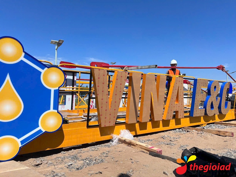 Bảng hiệu chữ Mica tòa nhà – góc nhìn 7