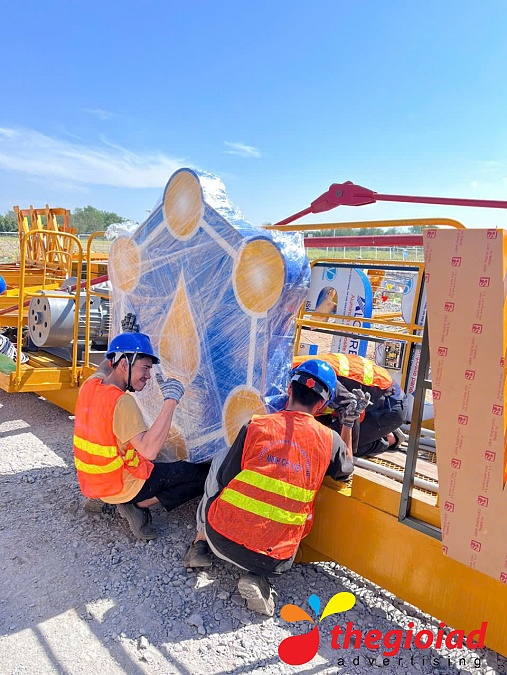 Bảng hiệu chữ Mica tòa nhà – góc nhìn 9