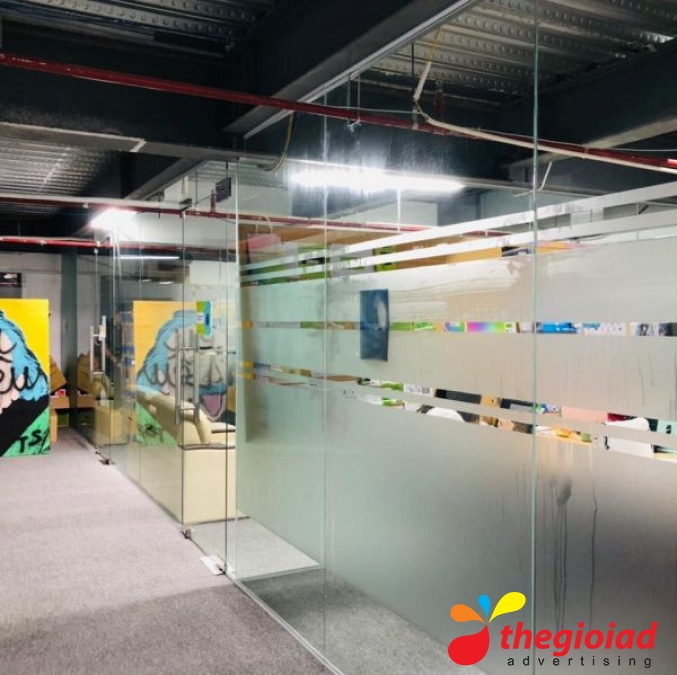 Decal dán kính – góc nhìn 1