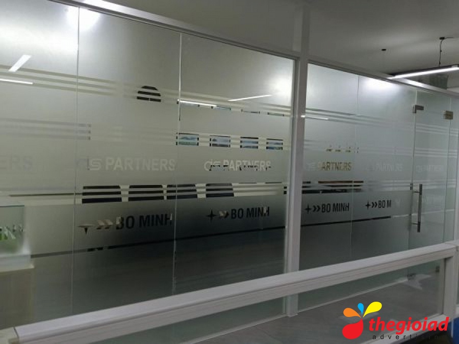 Decal dán kính – góc nhìn 4