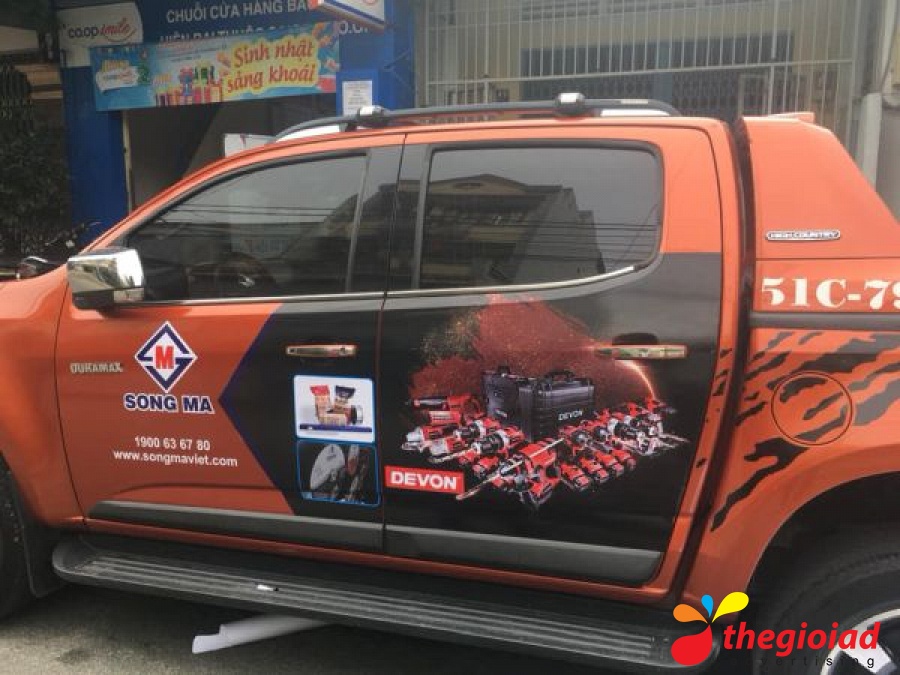 Decal dán quảng cáo trên xe – góc nhìn 3