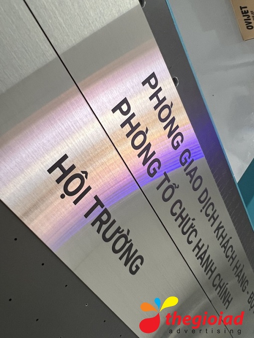 In UV Inox Bảng tên phòng – góc nhìn 1