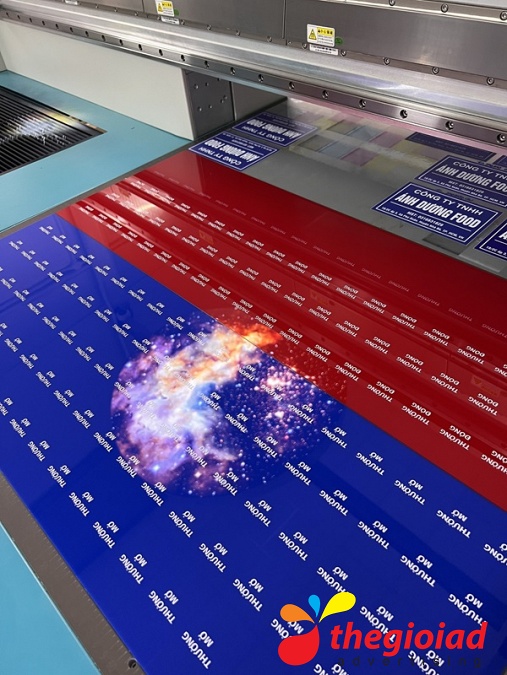 In UV Mica - Bảng quy định công ty – góc nhìn 4
