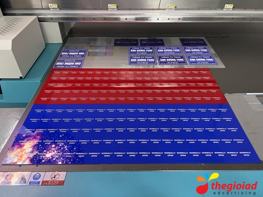 In UV Mica - Bảng quy định công ty – góc nhìn 1