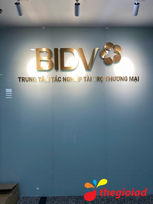 Bảng hiệu Chữ Inox - Đèn Led – góc nhìn 2