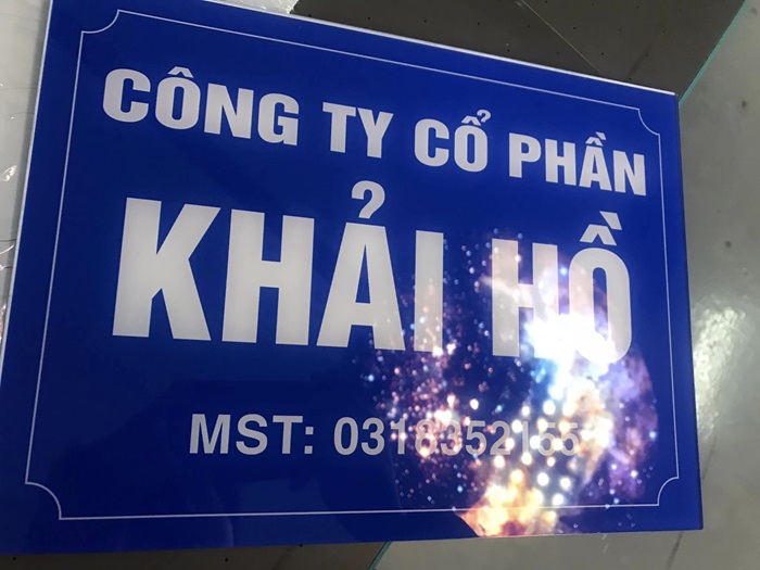 bảng hiệu công ty mica in uv