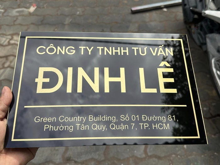 bảng công ty mica in uv