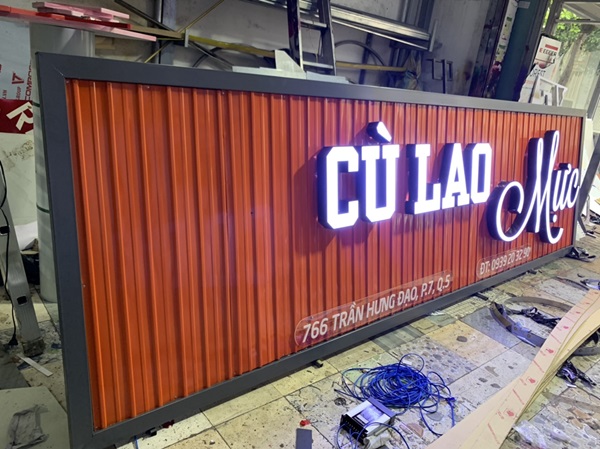 bảng hiệu chữ nổi mica