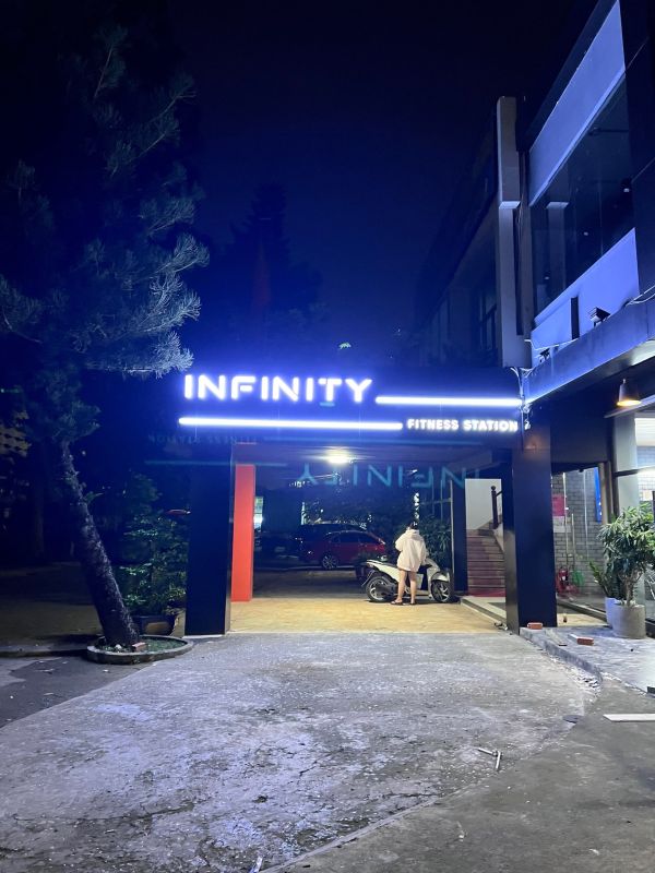 chữ nổi mica nguyên khối