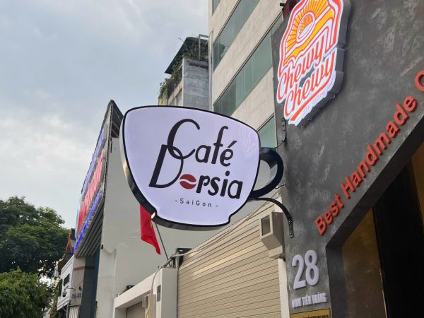 bảng hiệu hộp đèn mica