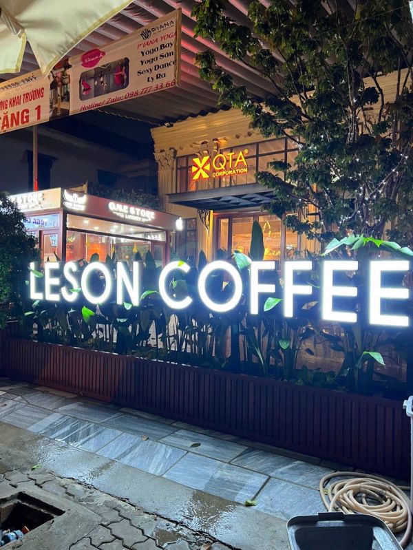 bảng hiệu cafe