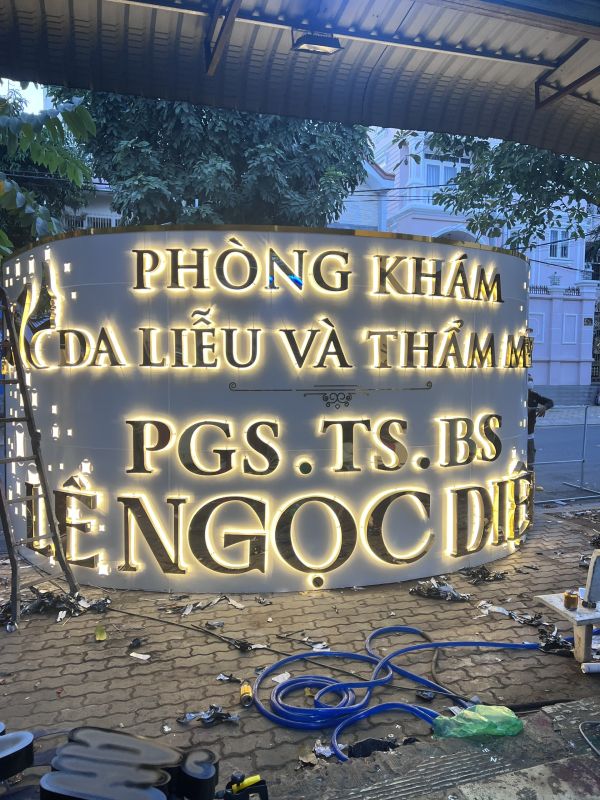 bảng hiệu inox chữ nổi