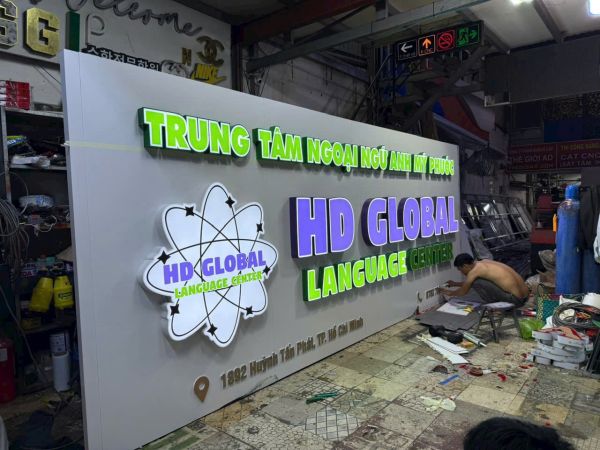 bảng hiệu alu chữ nổi mica