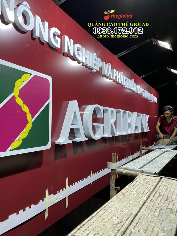 biển hiệu ngân hàng agribank