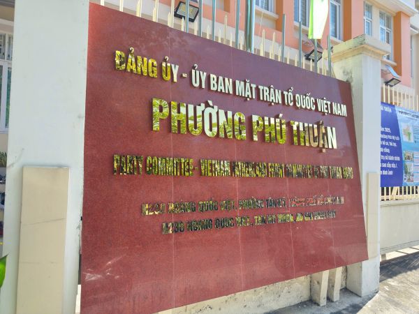 bảng hiệu chữ inox vàng