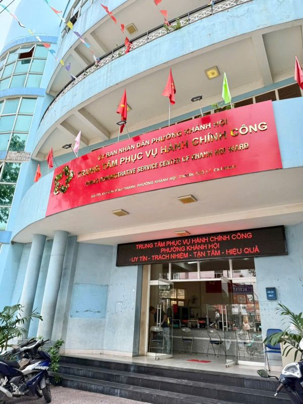 bảng hiệu alu chữ inox vàng