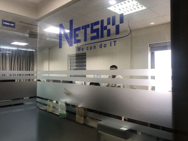 in decal quận 1