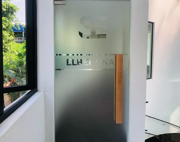 decal mờ dán kính