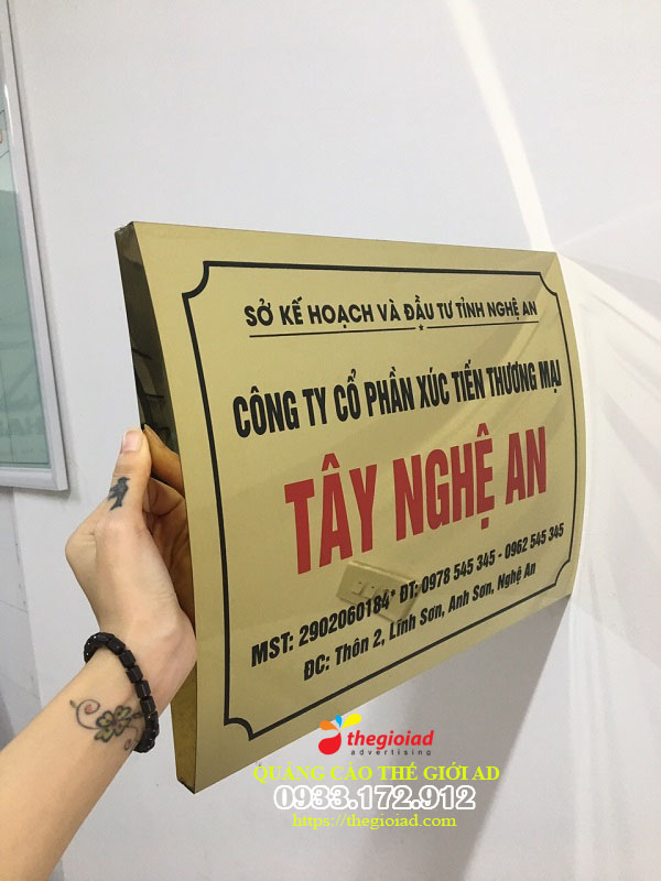 biển inox ăn mòn