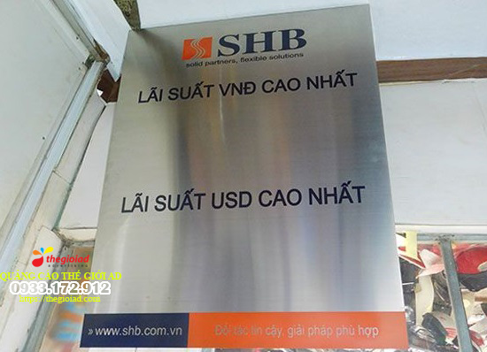 bảng inox ăn mòn trắng