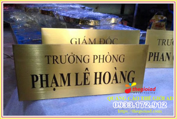 bảng chức danh inox ăn mòn